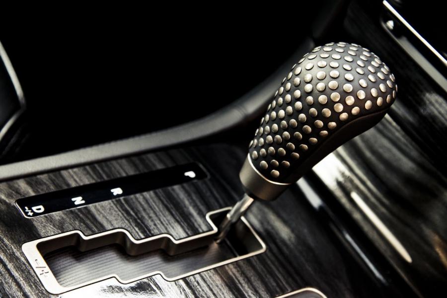 Детали интерьера Chrysler 300C John Varvatos Limited Edition (LX2) 2013 года  (фото 25 из 27)